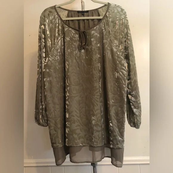 Simply Elegant Women Stylish Embossed Velvet Floral Leaves Design Blouse… - Picture 3 of 11